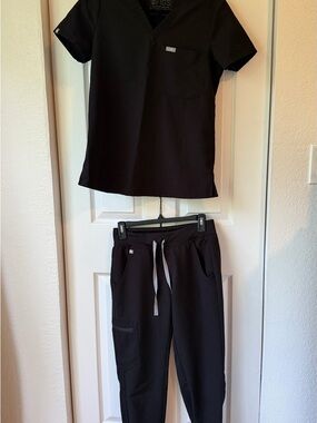 Figs Black V-Neck Scrub Top with Matching Black Drawstring Pants